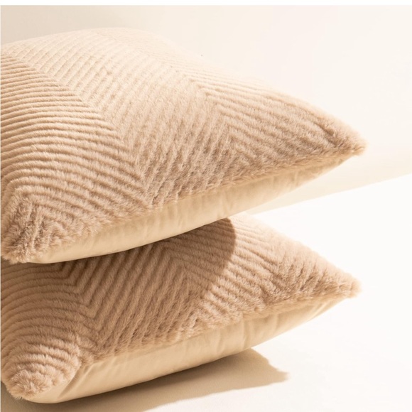 NWT set of 3 Taupe Throw Pillow Covers Taupe Fluffy Zigzag 18x18 - Picture 2 of 7